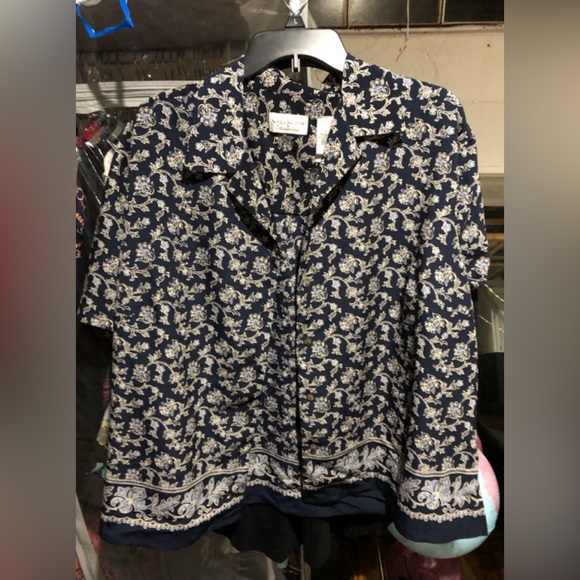 Navy paisley design short sleeve top plus size 2 - Picture 1 of 3